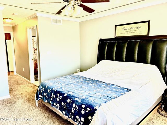 7714 Kenbrook Pl, Louisville, KY 40258