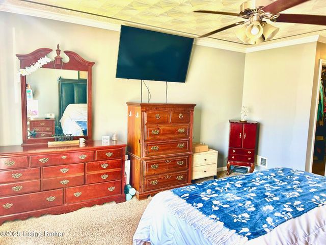 7714 Kenbrook Pl, Louisville, KY 40258