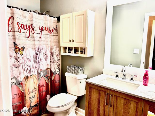 7714 Kenbrook Pl, Louisville, KY 40258