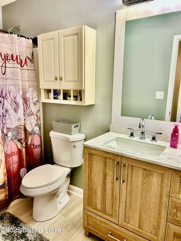 7714 Kenbrook Pl, Louisville, KY 40258