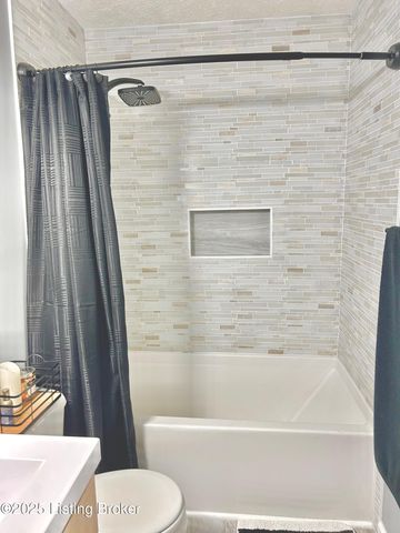 7714 Kenbrook Pl, Louisville, KY 40258