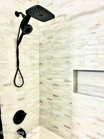 7714 Kenbrook Pl, Louisville, KY 40258