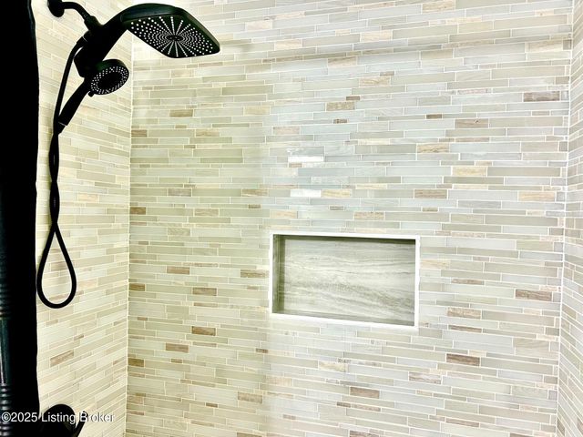 7714 Kenbrook Pl, Louisville, KY 40258