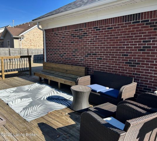 7714 Kenbrook Pl, Louisville, KY 40258