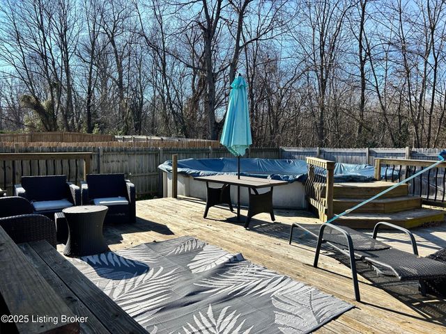 7714 Kenbrook Pl, Louisville, KY 40258