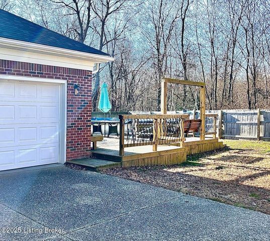 7714 Kenbrook Pl, Louisville, KY 40258