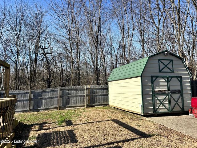 7714 Kenbrook Pl, Louisville, KY 40258