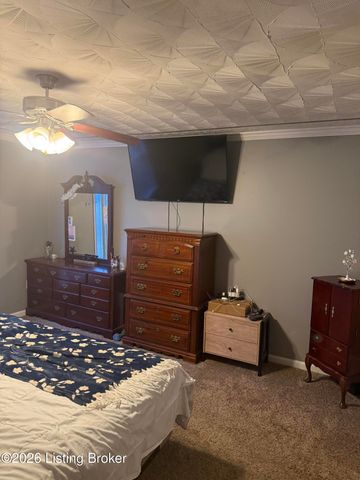 7714 Kenbrook Pl, Louisville, KY 40258