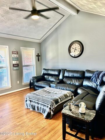 7714 Kenbrook Pl, Louisville, KY 40258