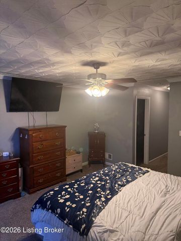 7714 Kenbrook Pl, Louisville, KY 40258