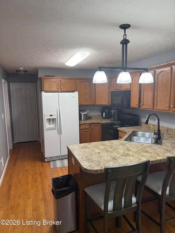 7714 Kenbrook Pl, Louisville, KY 40258