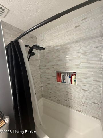 7714 Kenbrook Pl, Louisville, KY 40258