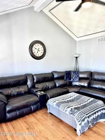 7714 Kenbrook Pl, Louisville, KY 40258