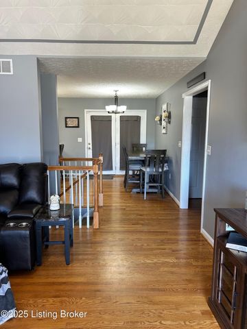 7714 Kenbrook Pl, Louisville, KY 40258