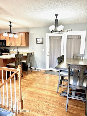 7714 Kenbrook Pl, Louisville, KY 40258