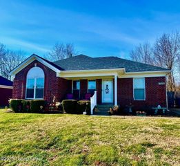 7714 Kenbrook Pl, Louisville, KY 40258