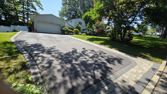 23 Pimlico Drive, Commack, NY 11725