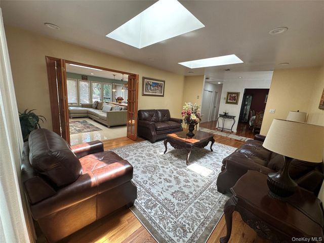 23 Pimlico Drive, Commack, NY 11725
