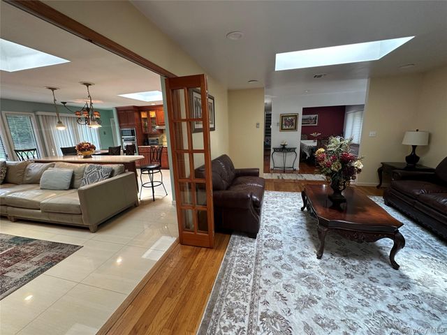 23 Pimlico Drive, Commack, NY 11725