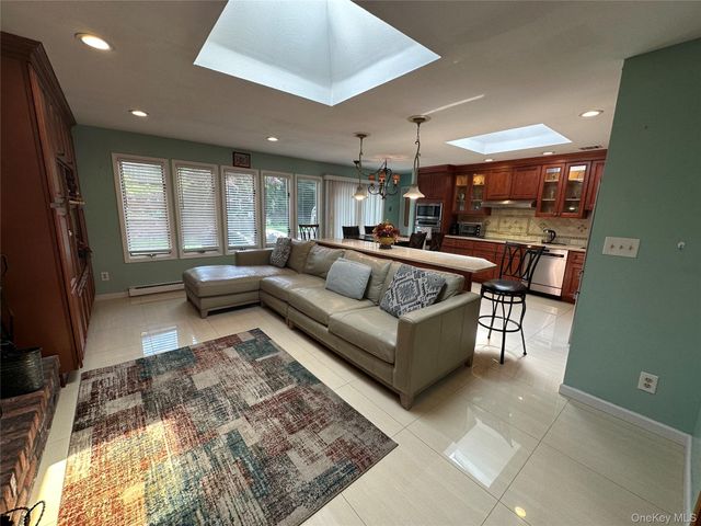23 Pimlico Drive, Commack, NY 11725