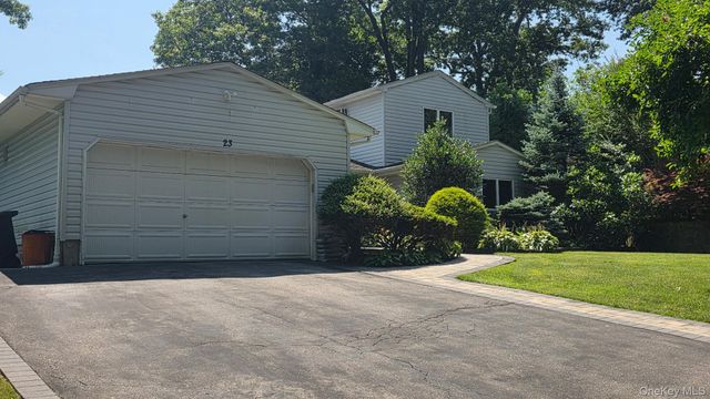 23 Pimlico Drive, Commack, NY 11725