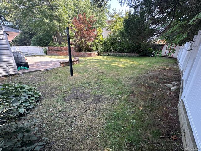 23 Pimlico Drive, Commack, NY 11725