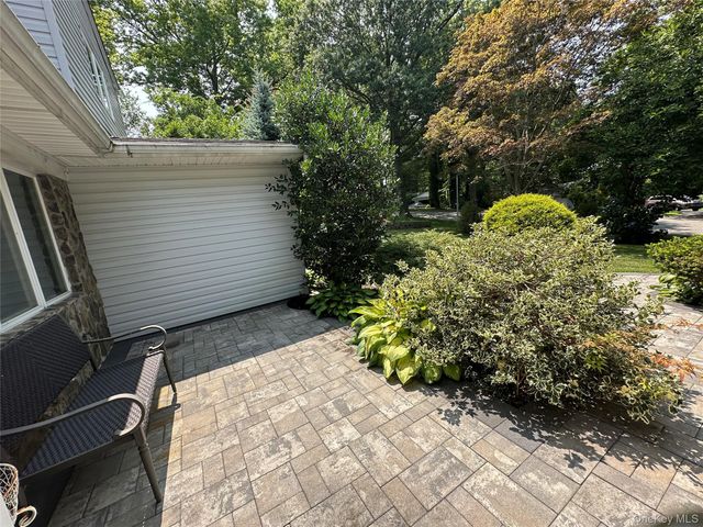 23 Pimlico Drive, Commack, NY 11725