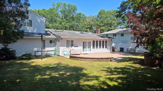 23 Pimlico Drive, Commack, NY 11725