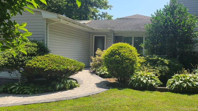 23 Pimlico Drive, Commack, NY 11725