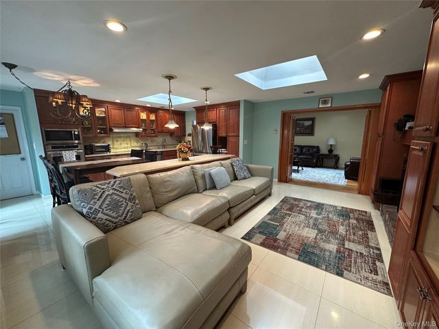 23 Pimlico Drive, Commack, NY 11725