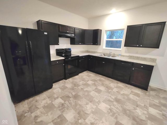 1199 Saticoy Court, Franklin, IN 46131