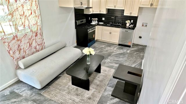 18116 schoenborn, Northridge, CA 91325