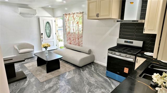 18116 schoenborn, Northridge, CA 91325