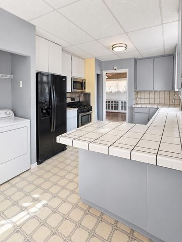 1030 W Rose Street, Stockton, CA 95203