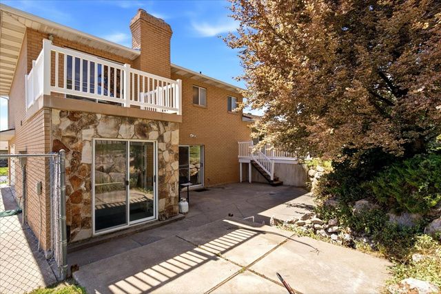 1388 N HILLSBORO DR, Layton, UT 84040