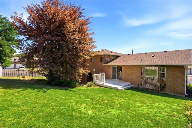 1388 N HILLSBORO DR, Layton, UT 84040