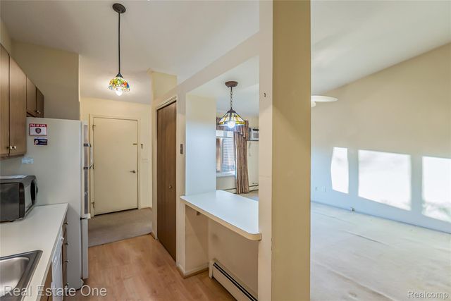 25104 HAMILTON Court 4, South Lyon, MI 48178