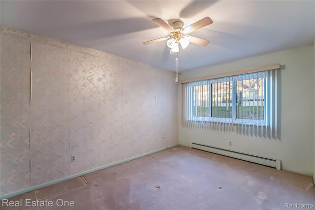 25104 HAMILTON Court 4, South Lyon, MI 48178