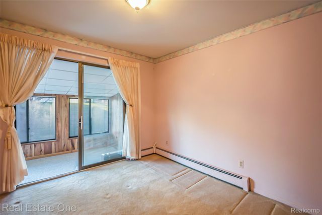 25104 HAMILTON Court 4, South Lyon, MI 48178