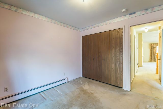 25104 HAMILTON Court 4, South Lyon, MI 48178