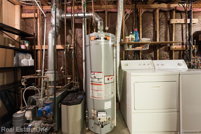 25104 HAMILTON Court 4, South Lyon, MI 48178