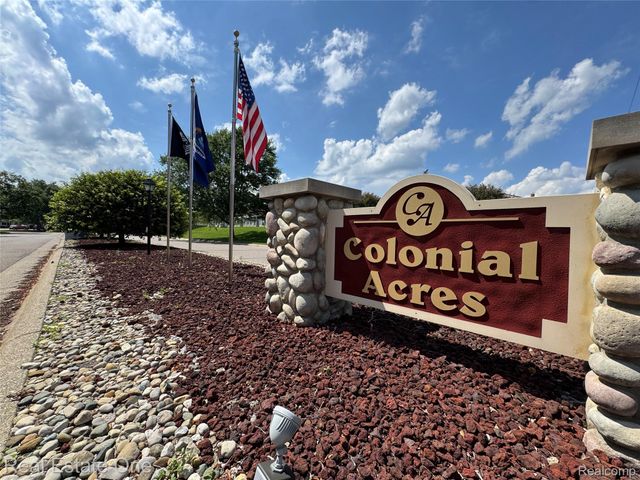 25104 HAMILTON Court 4, South Lyon, MI 48178