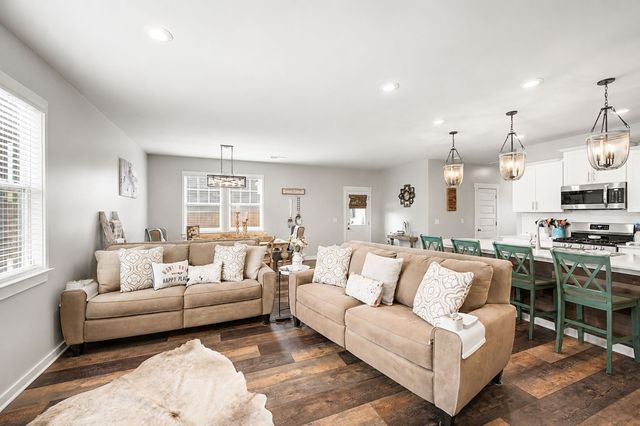 3420 Milford Dr, Thompsons Station, TN 37179