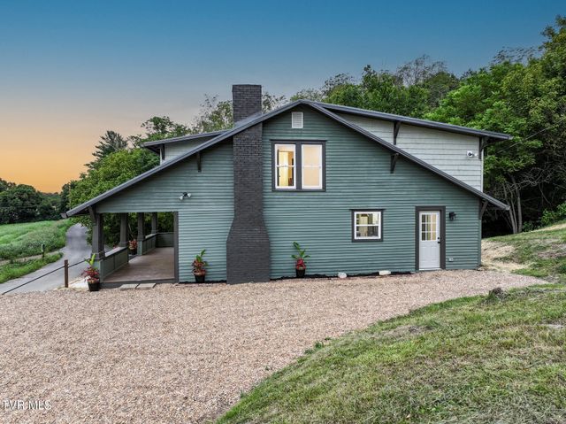 40 Iron Bridge Road, Mosheim, TN 37818