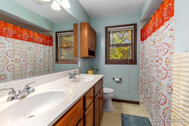 1336 Banbury Avenue, Grand Rapids, MI 49505