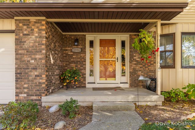 1336 Banbury Avenue, Grand Rapids, MI 49505