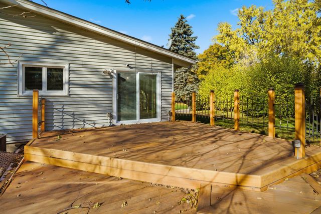5900 Hillsboro Avenue N, New Hope, MN 55428