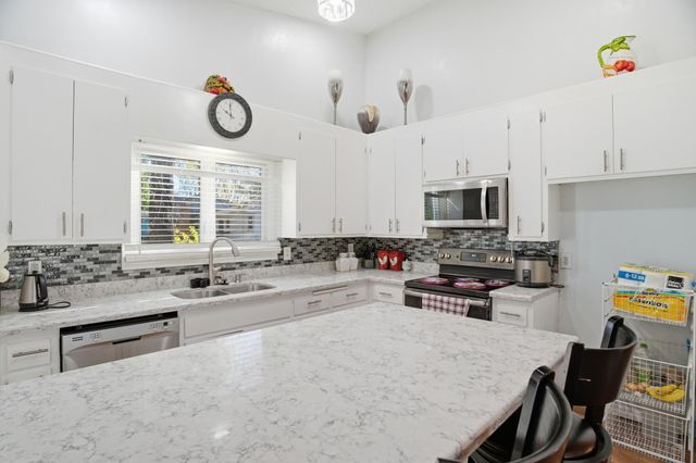 5900 Hillsboro Avenue N, New Hope, MN 55428