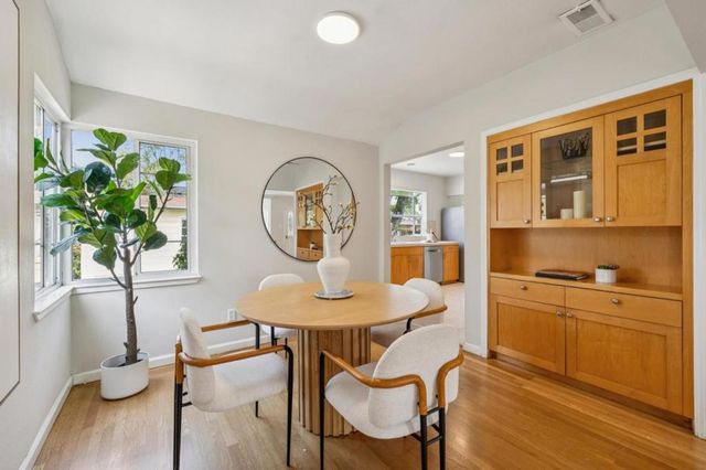 25 Jordan Avenue, Los Altos, CA 94022