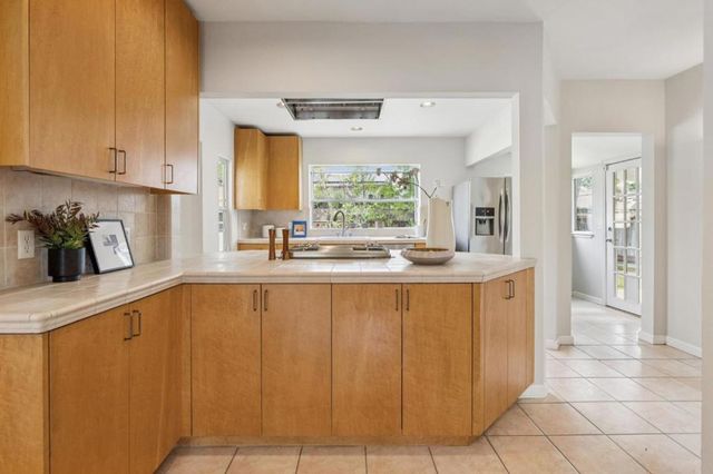 25 Jordan Avenue, Los Altos, CA 94022